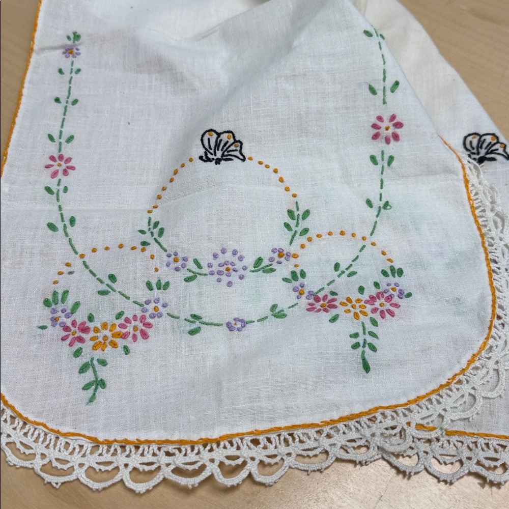 Vintage Linen Embroidered Floral Table Runner or dresser Scarf with Lace Trim - Picture 9 of 13